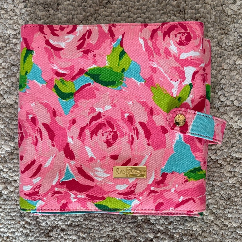 Lilly Pulitzer Hotty Pink First Impressions pink floral travel jewelry case